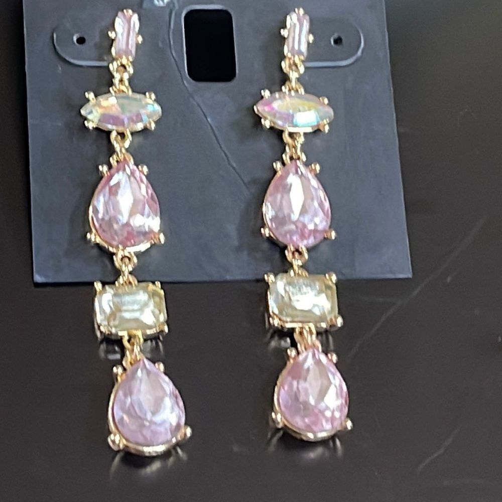 NWT INC INTERNATIONAL CONCEPTS
Gold-Tone Multi-Crystal Linear Earrings